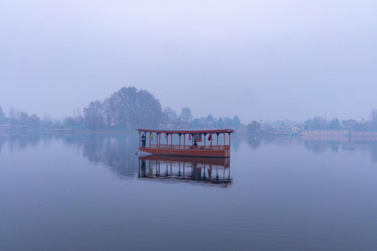 מלון Srīnagar Wangnoo Heritage Houseboats מראה חיצוני תמונה