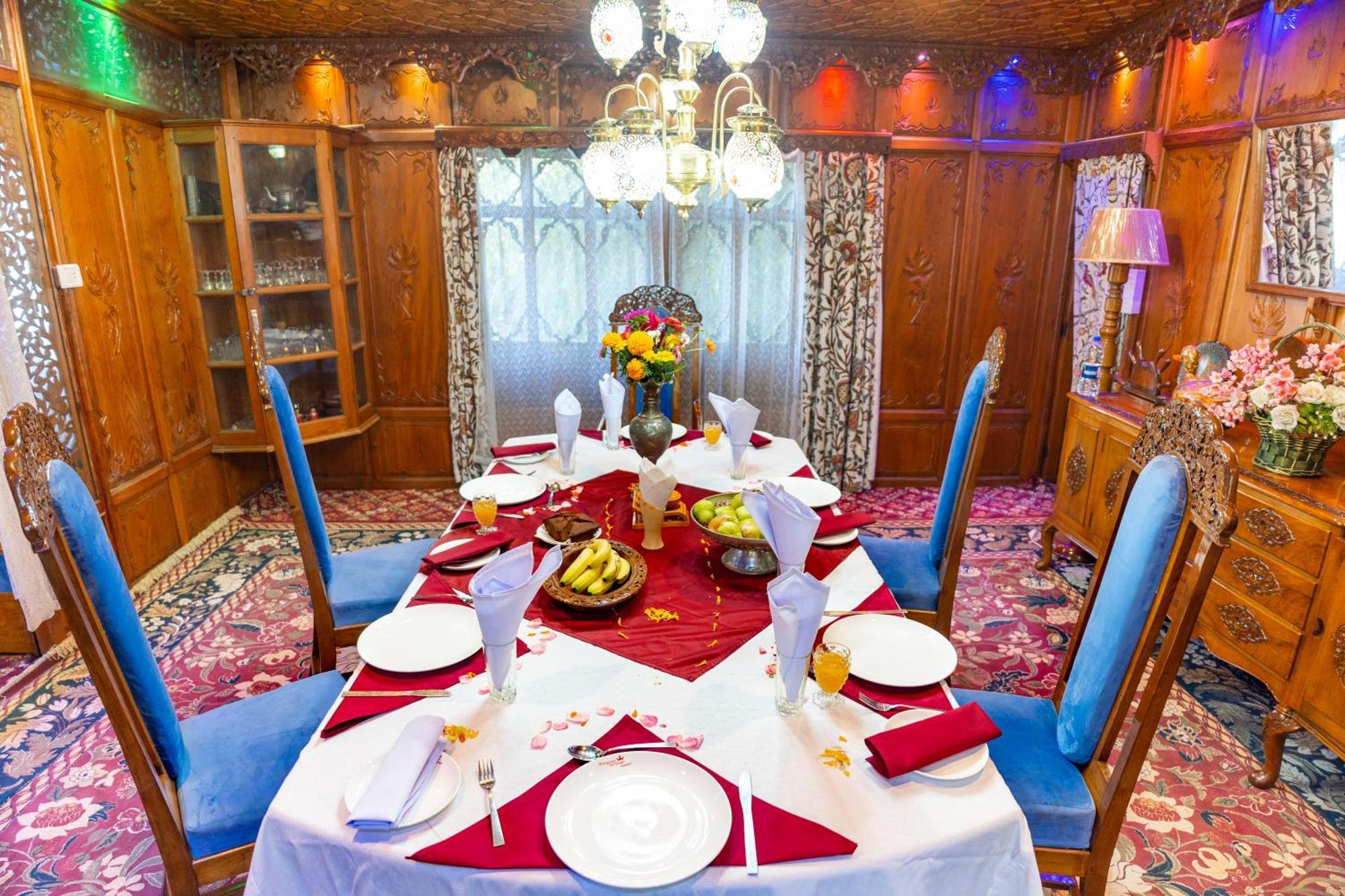 מלון Srīnagar Wangnoo Heritage Houseboats מראה חיצוני תמונה