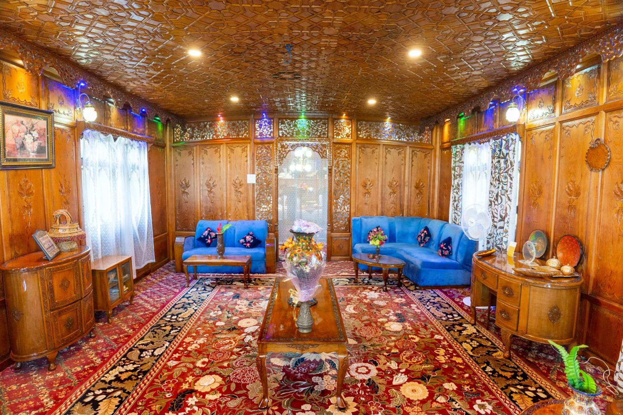 מלון Srīnagar Wangnoo Heritage Houseboats מראה חיצוני תמונה